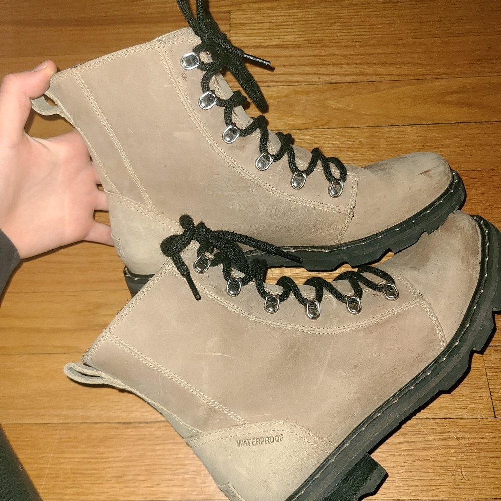 SOREL Lennox Lace Boots in Sandy Brown. Size 10 Women's